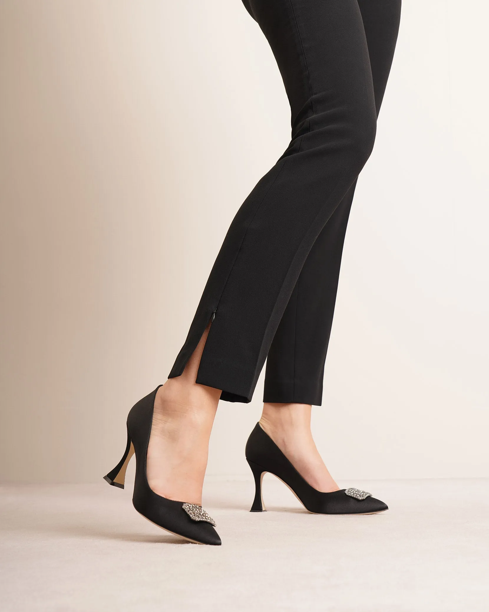 Floritanuhi 90 black crystal pumps