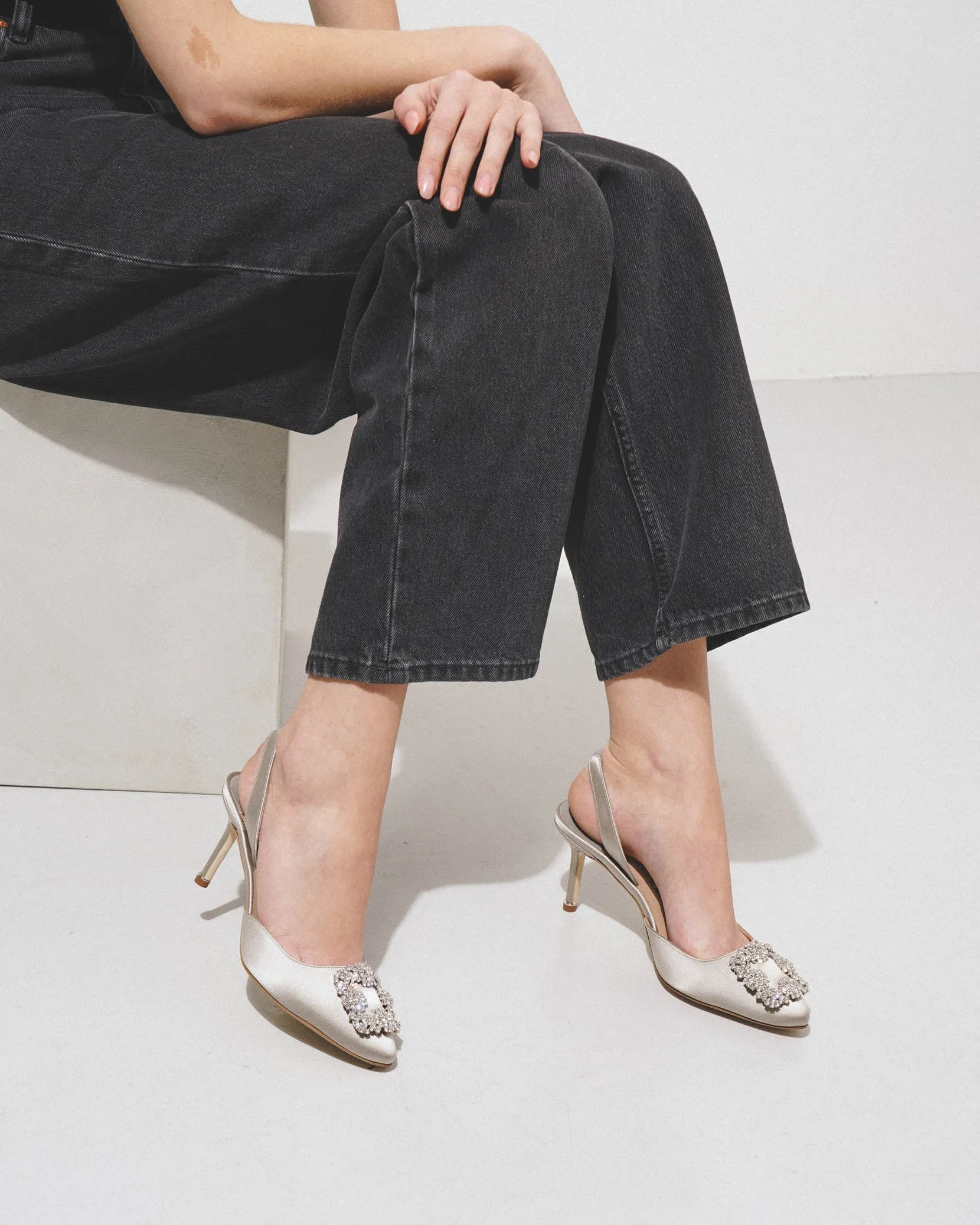 Hangisli 70 light grey satin slingback pumps