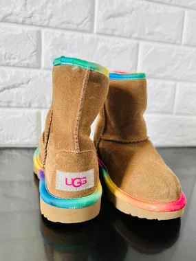 Item shows Light Use! View all photos! UGG Little Kid's Toddler Classic Short Rainbow Boots in Chestnut, Sz 9! Retails $160 